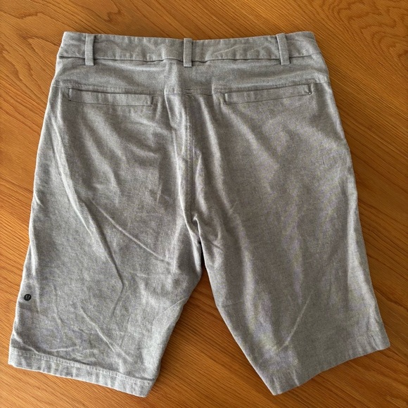 Lululemon Commission Shorts Men’s Size 34 Gray Classic Chino Casual Golf Active - Picture 7 of 7